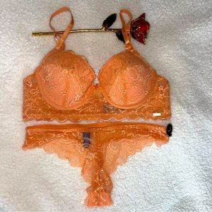 NWT Rachel Roy Balconette Bra & Panty Set